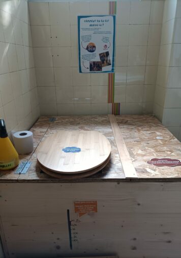Présentation du « cacarrousel » de JNE, première toilette à lombricompostage